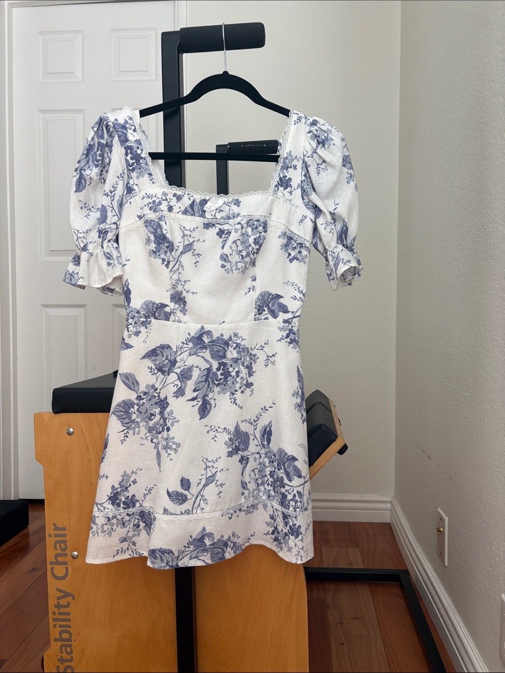 Reformation White Dress with Blue Floral Print and Puff Sleeves worn once sz 2